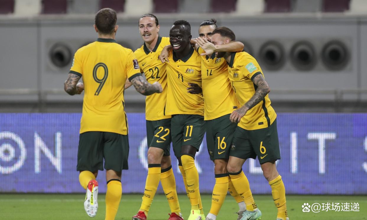 爱游戏官网网页版入口-赛场上球员全力以赴，引发球迷热情支持