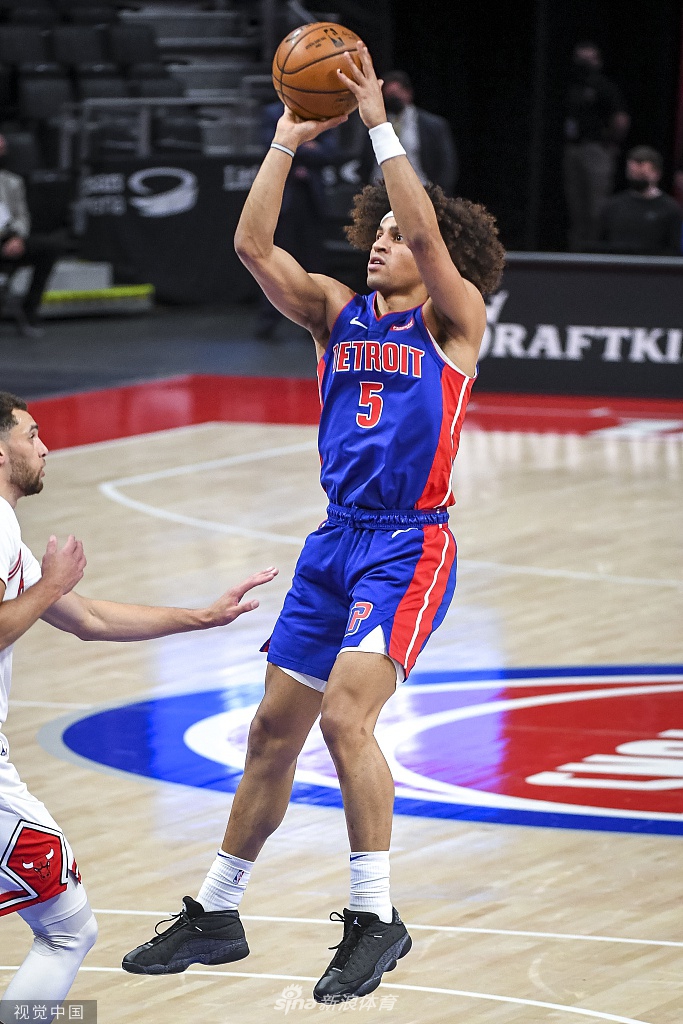 爱游戏官网入口-公牛击败活塞，球队止颓势赢得新赛季首胜