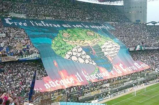 爱游戏官网网页版入口-国际米兰击败AC米兰，豪取四连胜引发球迷狂欢